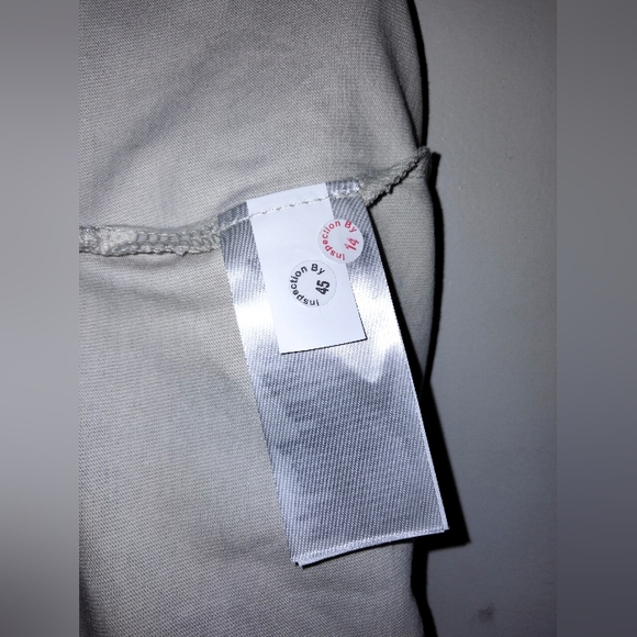 Old Navy Loose Vintage Long Sleeve Graphic T Shirt size XL Beige New w/ Tags - Picture 3 of 14